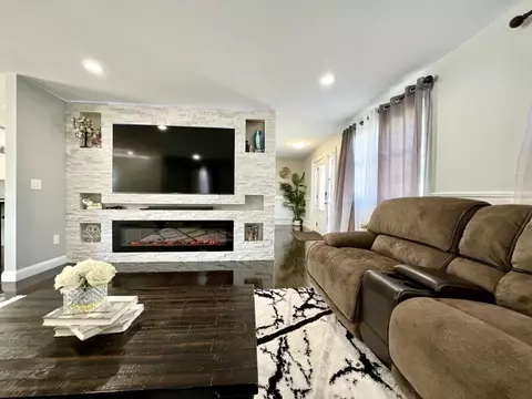 17 Haskins St, Worcester, MA 01604 photo 5