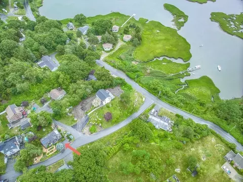 7 Brooks Rd, Gloucester, MA 01930 photo 3