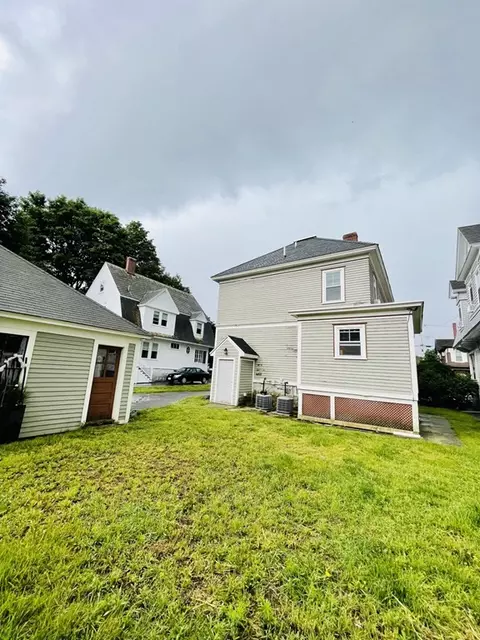 19 Bertram St, Lowell, MA 01851 photo 4