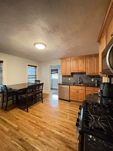 19 Bertram St, Lowell, MA 01851 photo 8
