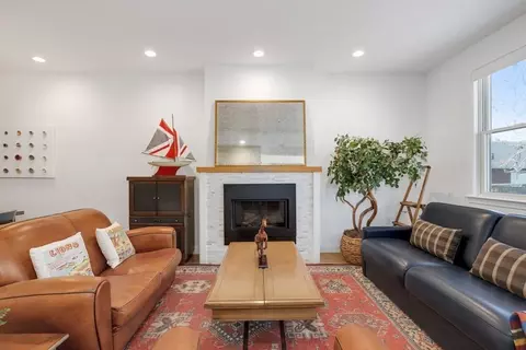 22 White Street Pl #1, Somerville, MA 02144