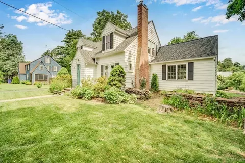 12 Fallston St, Springfield, MA 01119 photo 2