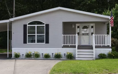 15 Second St, Merrimac, MA 01860