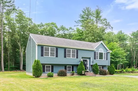 73 Roundtable Ln, Taunton, MA 02780