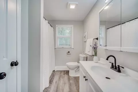 65 Phelps St, Easthampton, MA 01027 photo 8