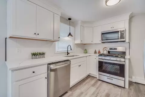 65 Phelps St, Easthampton, MA 01027