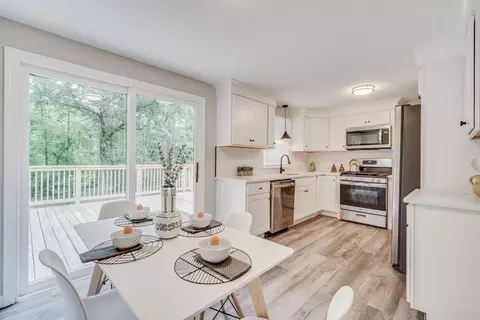 65 Phelps St, Easthampton, MA 01027 photo 3