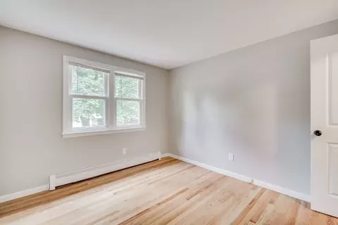 65 Phelps St, Easthampton, MA 01027 photo 10