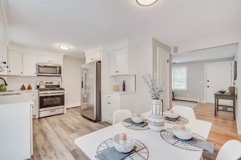 65 Phelps St, Easthampton, MA 01027 photo 4