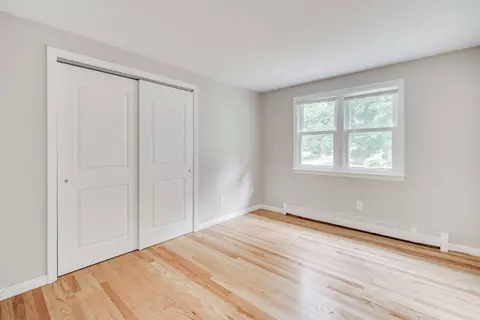 65 Phelps St, Easthampton, MA 01027 photo 9