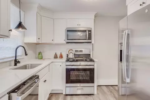 65 Phelps St, Easthampton, MA 01027 photo 2