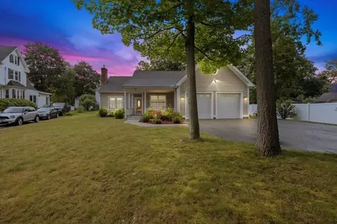 25 Lake St, Wilmington, MA 01887