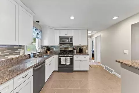 127 Blanan Dr, Chicopee, MA 01020 photo 10