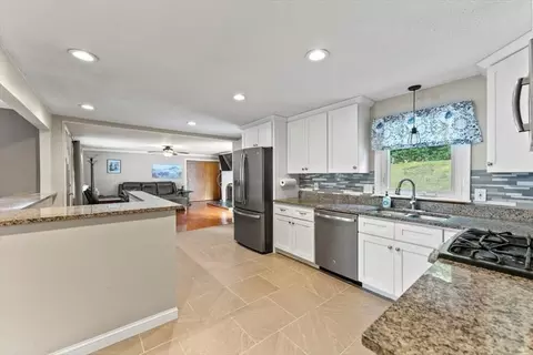127 Blanan Dr, Chicopee, MA 01020 photo 12