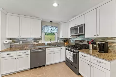 127 Blanan Dr, Chicopee, MA 01020 photo 11