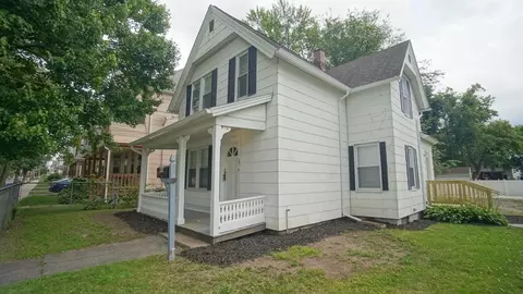 72 Beacon Ave, Holyoke, MA 01040