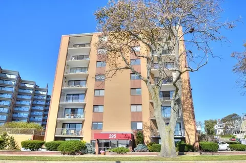 295 Lynn Shore Dr #403, Lynn, MA 01902