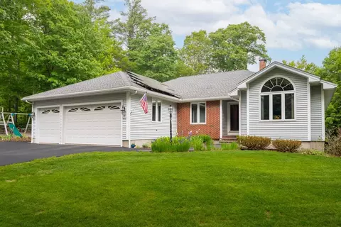 14 Cushing St, Ashburnham, MA 01430