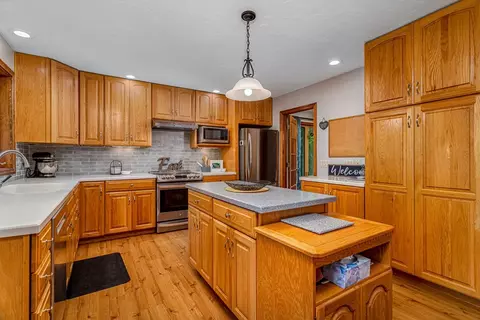 14 Cushing St, Ashburnham, MA 01430 photo 9