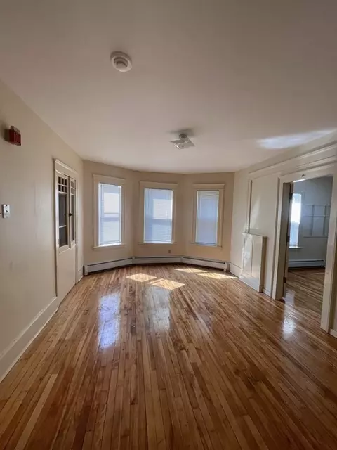 13 Beaver St, Worcester, MA 01603 photo 4