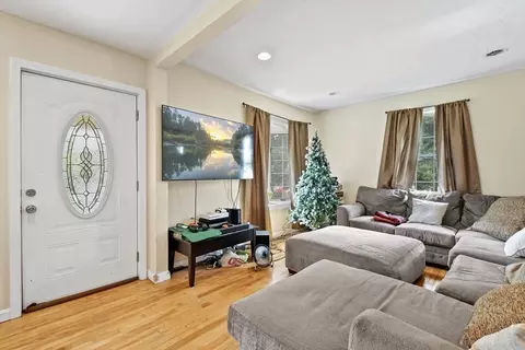 30 Dixfield Rd, Worcester, MA 01606 photo 4