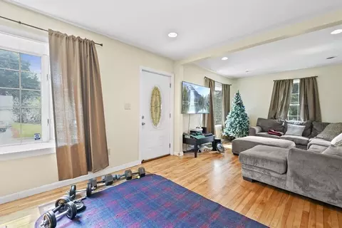 30 Dixfield Rd, Worcester, MA 01606 photo 3