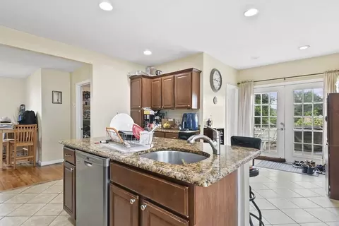 30 Dixfield Rd, Worcester, MA 01606 photo 10