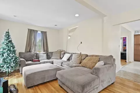 30 Dixfield Rd, Worcester, MA 01606 photo 2