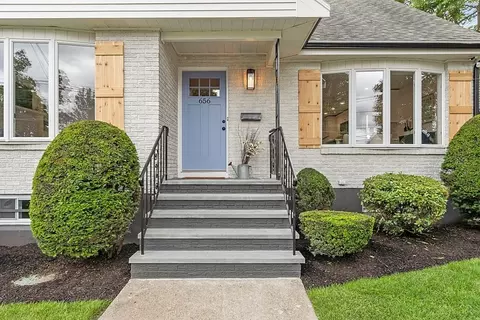 656 Trapelo Rd, Waltham, MA 02452