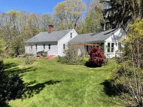 290 Amherst Rd, Pelham, MA 01002