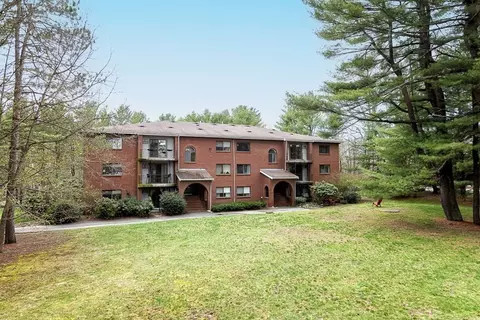 8 Longmeadow Dr #36, Rowley, MA 01969