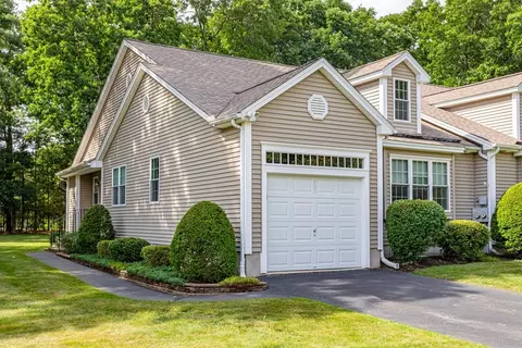 82 Meditation Ln #82, Lancaster, MA 01523