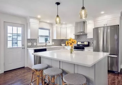 55 Revere St, Hull, MA 02045