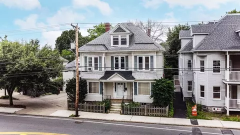952 Bridge St, Lowell, MA 01850