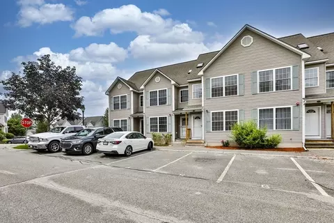 4 Chandler Ct #B, Hudson, NH 03051