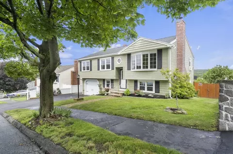 12 Murdock Dr, Peabody, MA 01960