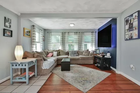 18 Fair St, Gloucester, MA 01930 photo 8