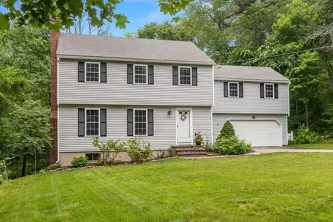 34 Towne Hill Ln, Topsfield, MA 01983