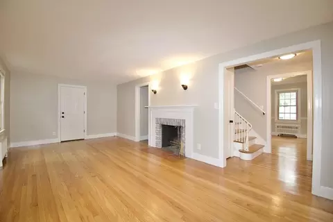 153 Gillette Ave, Springfield, MA 01118 photo 2