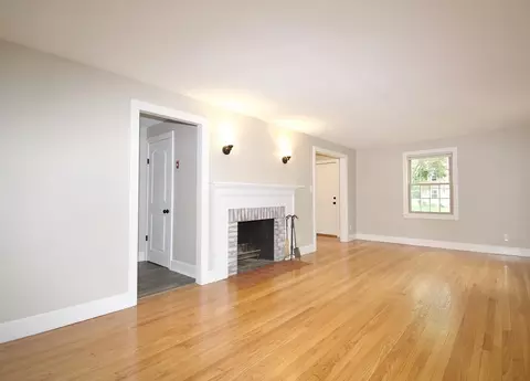 153 Gillette Ave, Springfield, MA 01118 photo 4