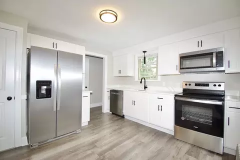 153 Gillette Ave, Springfield, MA 01118 photo 9