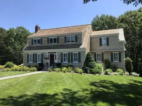 70 Lake Rd, Plymouth, MA 02360