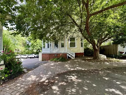 13 Edwards Sq #B, Northampton, MA 01060