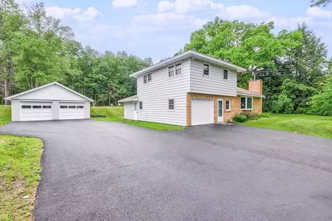 314 S Barre Rd, Barre, MA 01005