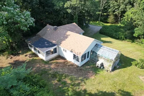 2 Leslie Rd, Ipswich, MA 01938