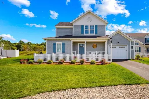 14 Cobblestone Cir, Mashpee, MA 02649