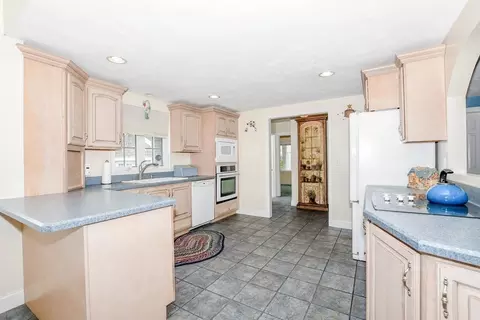 42 Parkwood Dr, Wareham, MA 02571 photo 15