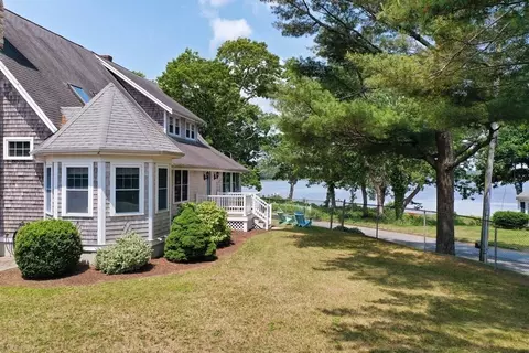 42 Parkwood Dr, Wareham, MA 02571 photo 4