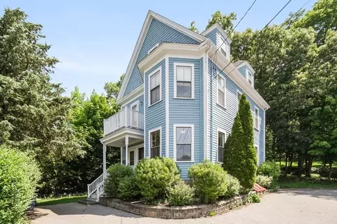 15 Chilton Pl #1, Newton, MA 02461