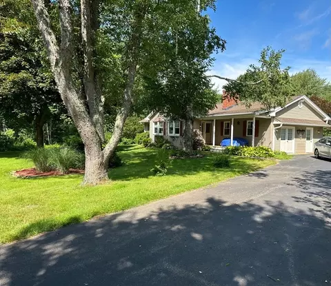 45 St George, Brimfield, MA 01010